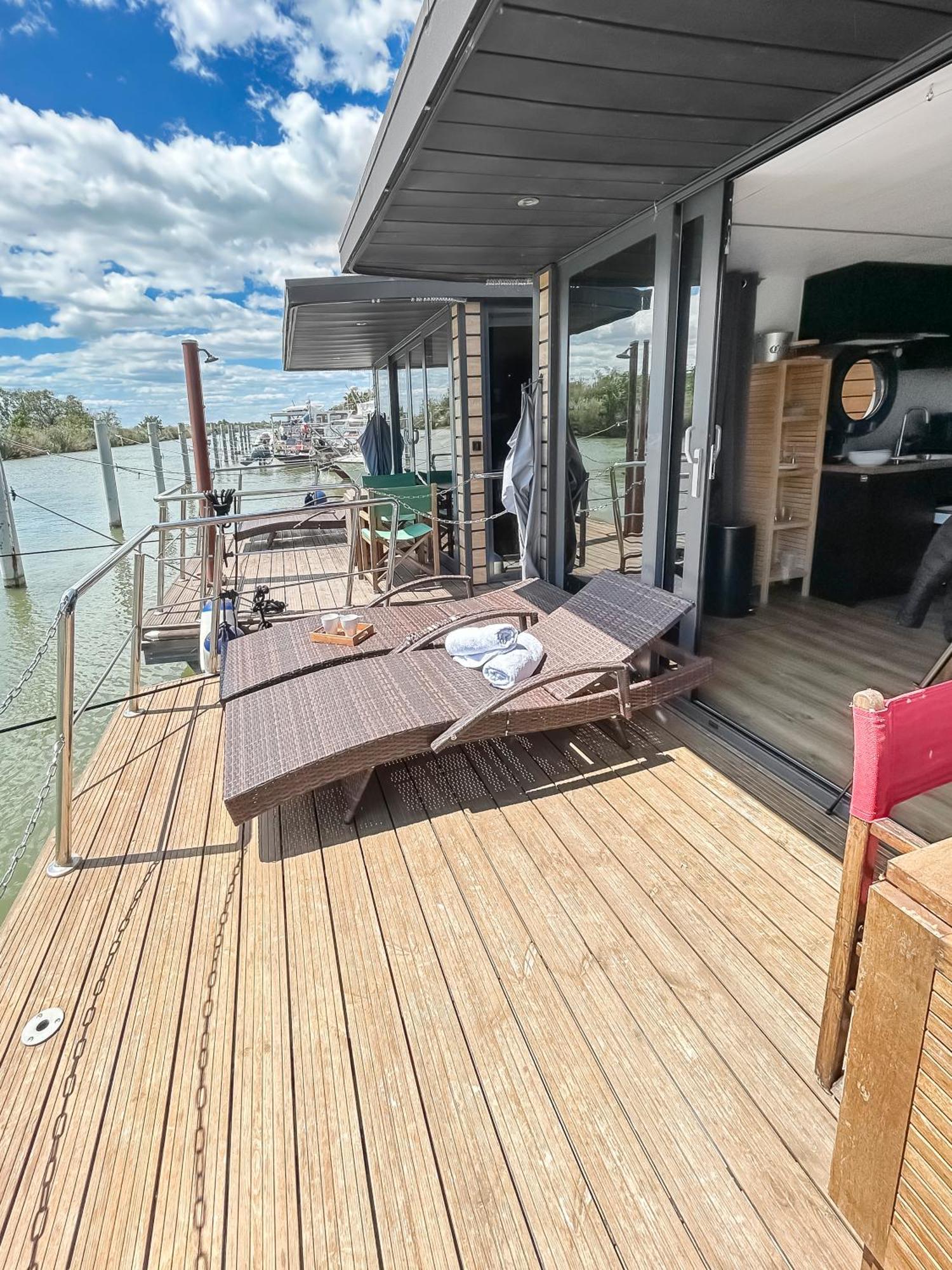 Hotel Sejour Unique Sur Un Bateau "Marius" à Vauvert Extérieur photo