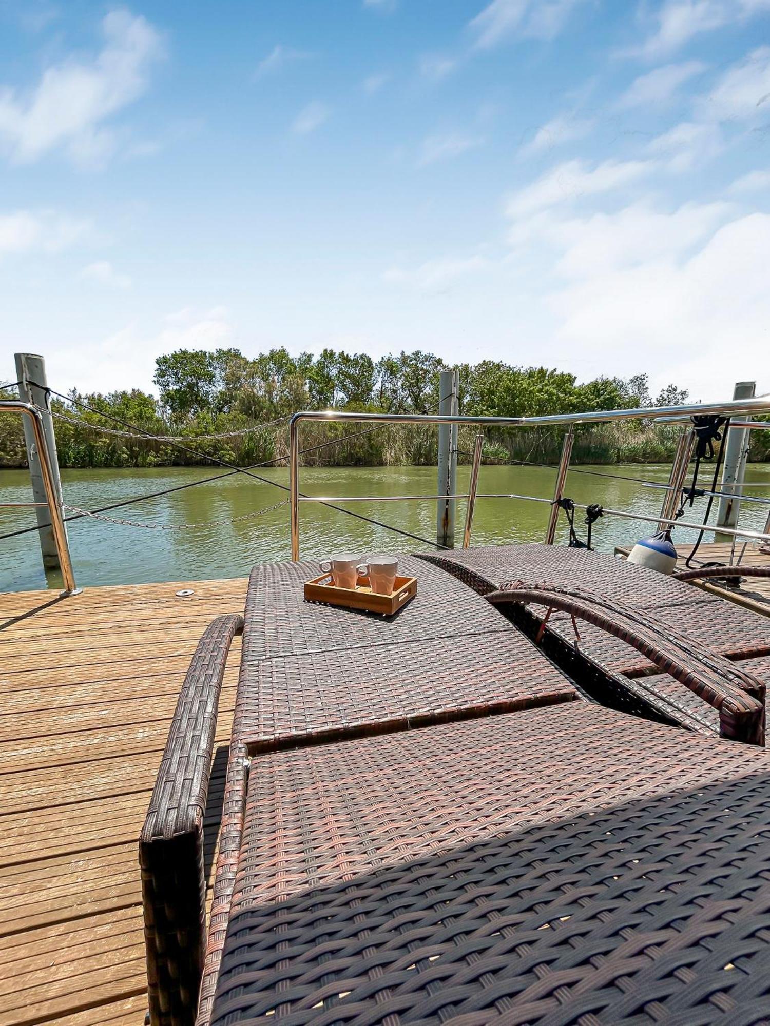 Hotel Sejour Unique Sur Un Bateau "Marius" à Vauvert Extérieur photo